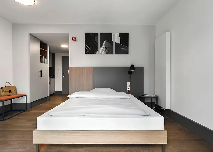 Smartments Frankfurt City-ost Hotel *